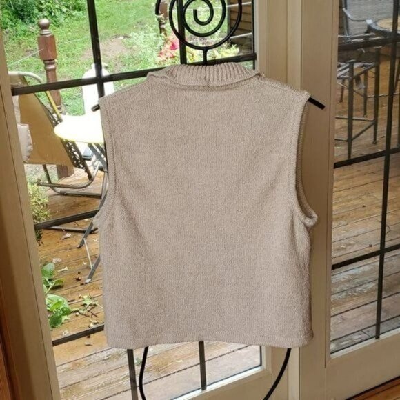 Woolrich Sz. M Embroidered Fall Wheat Zippered Collared Winter Vest with Pockets - Picture 5 of 7